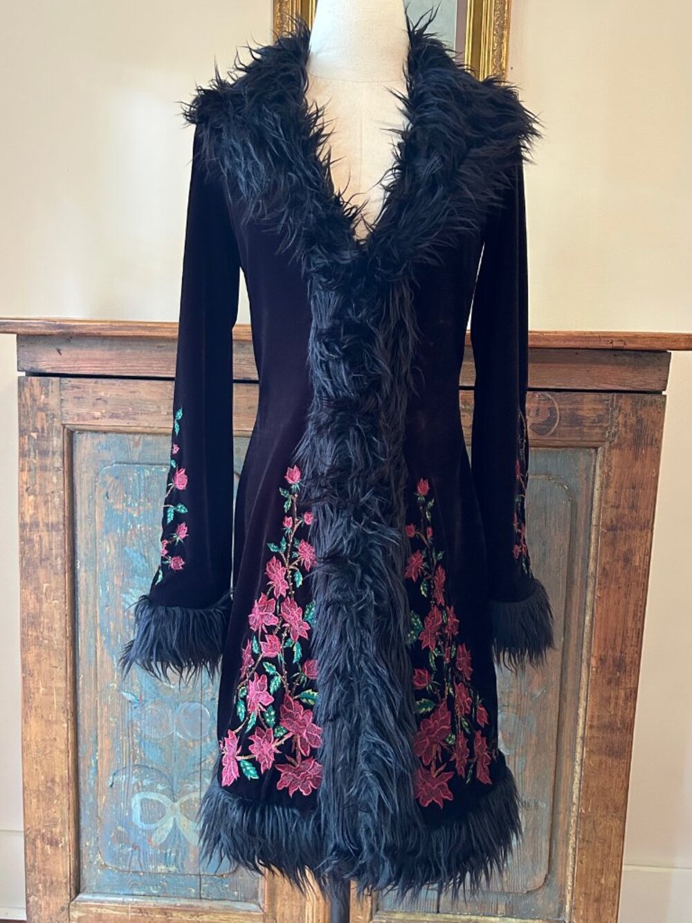 Vintage Betsey Johnson Black Velvet Faux Fur Embroidered Floral Duster Coat - Picture 5 of 12